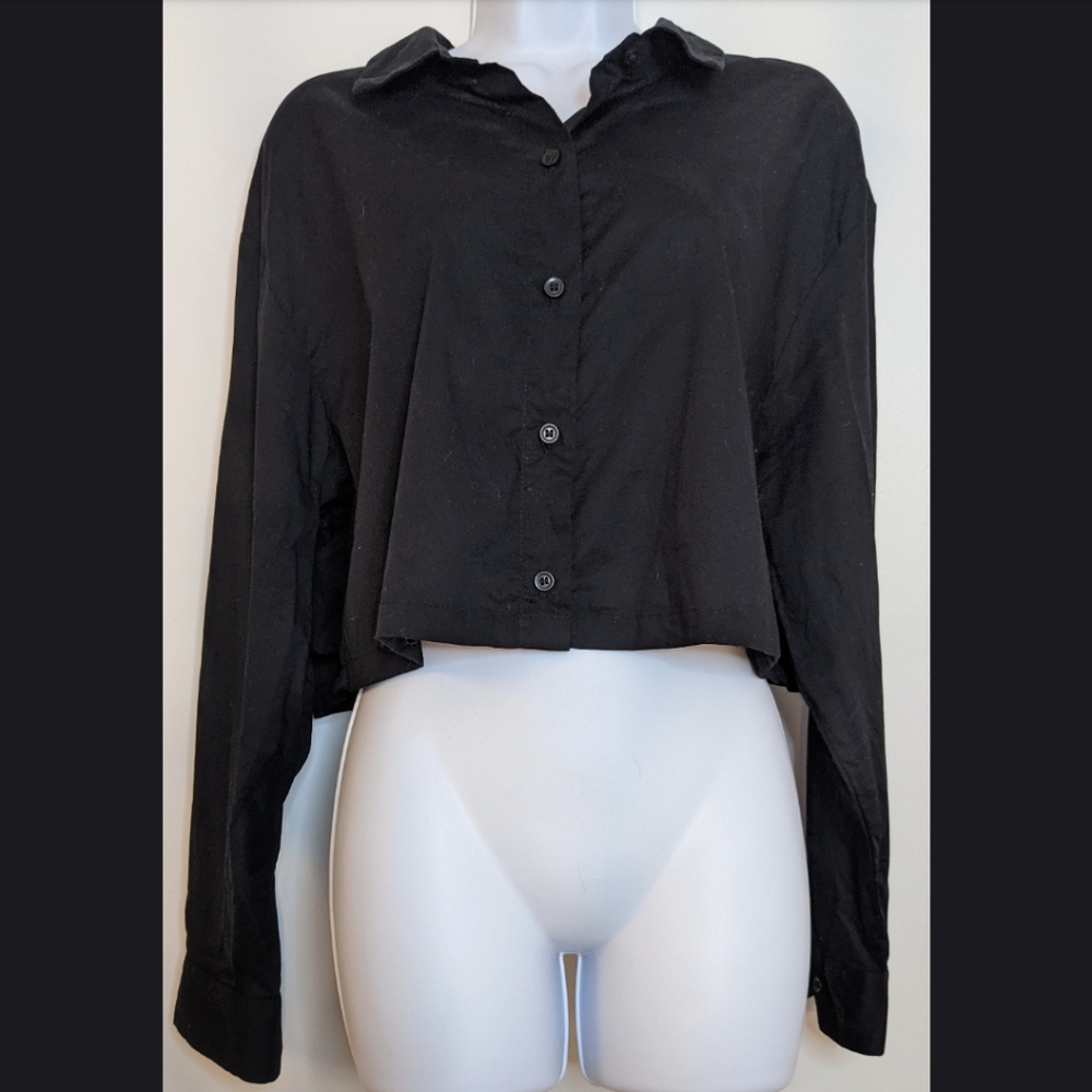 100% Cotton Black H&M Divided Cropped  Button Down L